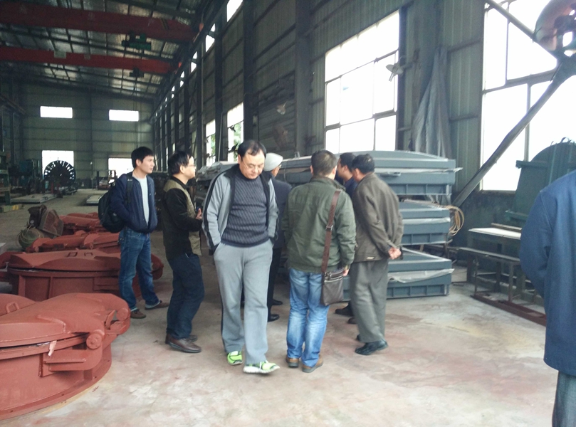 拍門生產(chǎn)車間2.jpg